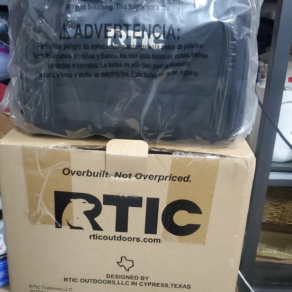 RTIC Black 15 Can Day Cooler